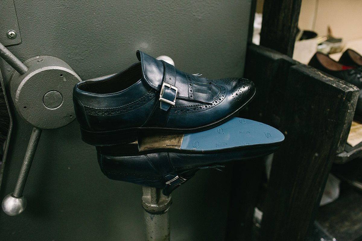 Vibram shoes soles handmade shoes leather. it's a MAN's Class, Μιχαήλ Ανδρουλιδάκης, ανδρικά παπούτσια, σόλες παπουτσιών, Michail Androulidakis, Vibram Athens Academy, Kolonaki